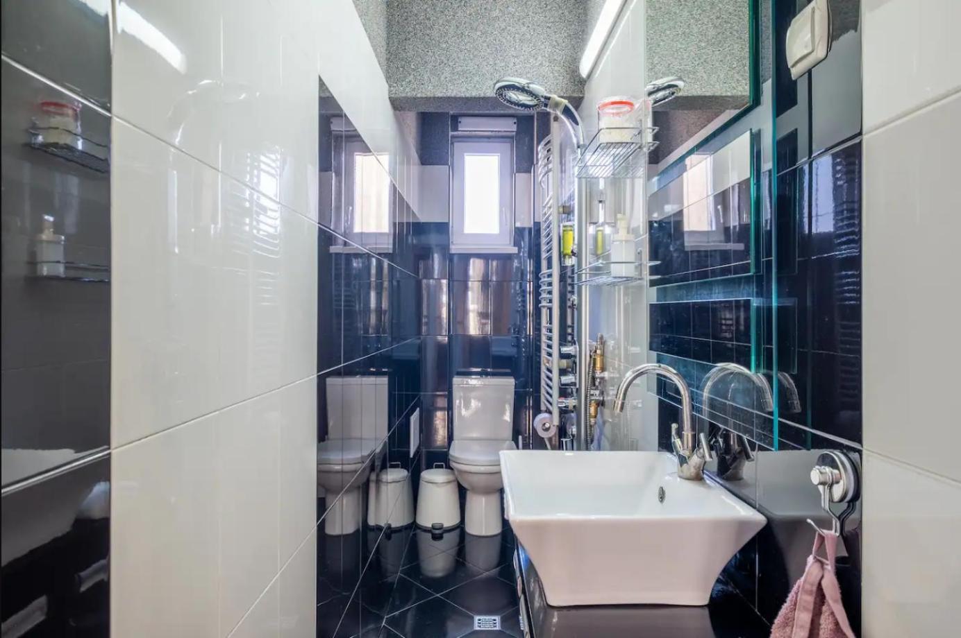 Charming 2Bdr Apartment In Historic Center With Parking 소피아 외부 사진